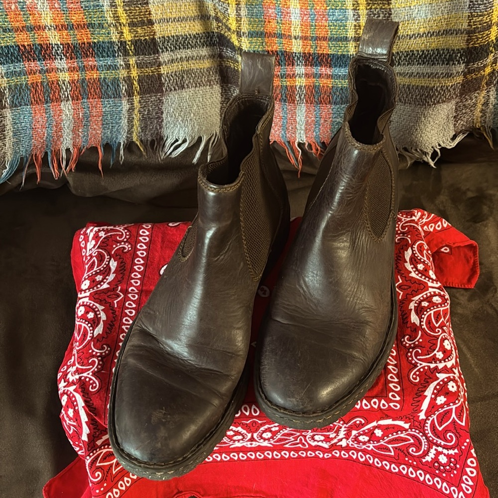 Born Julian Chelsea Boots size 9 Excellent condition